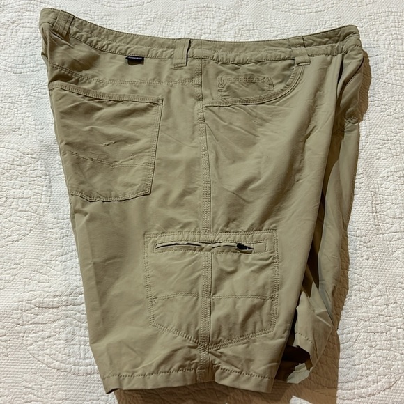 Patagonia/Dockers/ Columbia Bundle of 4. Size 38 - Picture 10 of 16